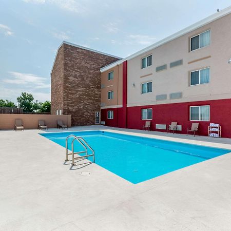 Coratel Plus Suites Wichita West Airport Exterior foto